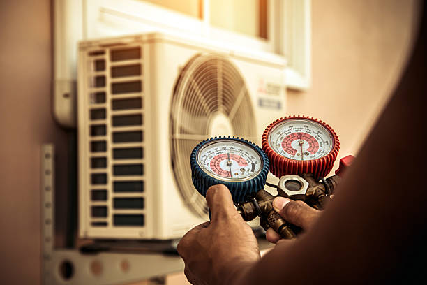 Professional Hvac technician working in Murrieta, CA